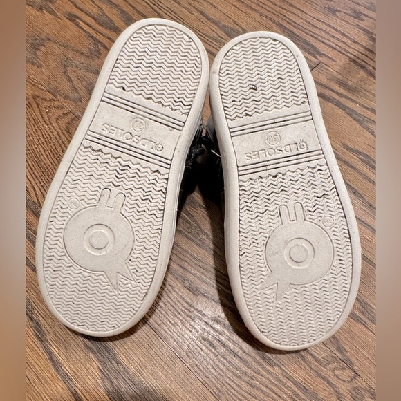 OLD SOLES Gently Used Sz 30 Silver/Pewter Quilted Leather Zipper Sneakers - Picture 7 of 9